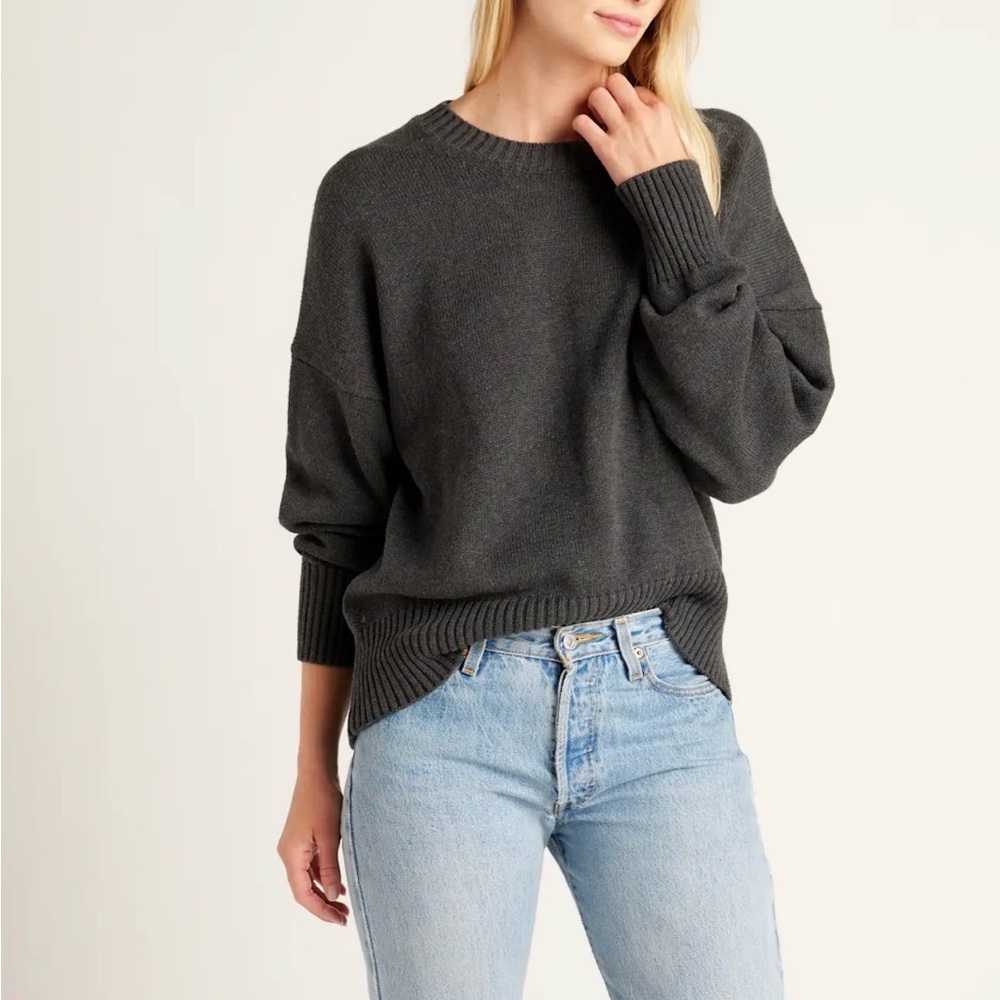Quince Boyfriend Crew Neck Sweater in Charcoal